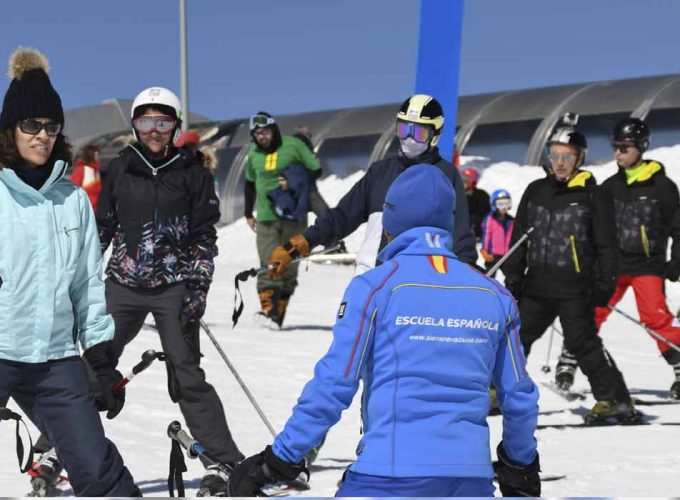 Plataforma de reservas de clases de esquí y montaña